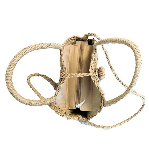 LAST ONE-NWT BOHO HEART LOCKET  WOVEN RATTAN BAG - Picture 4 of 7